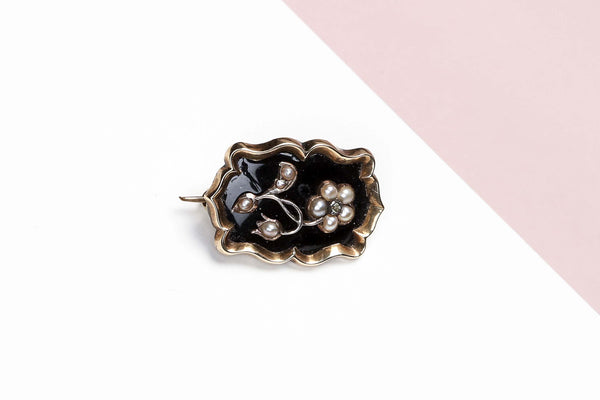 Yellow Gold Brooch - Onyx - Pearl - Diamond