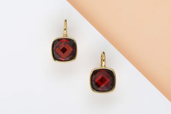 18 ct. Yellow Gold Earrings - Garnet