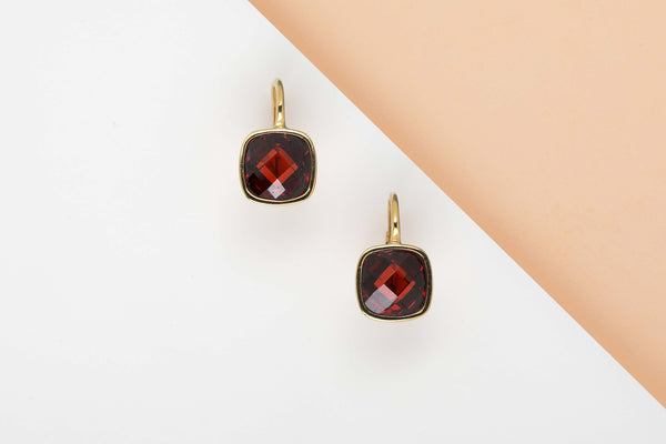 18 ct. Yellow Gold Earrings - Garnet