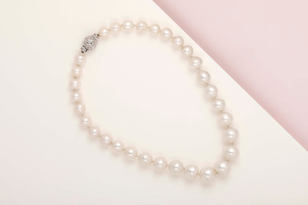 Pearl Necklace - 18 ct. White Gold Clasp - Diamonds - Pearls