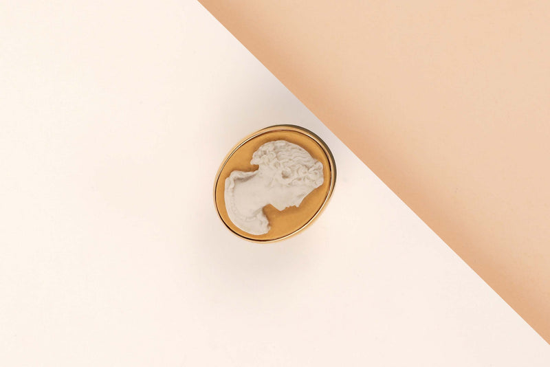 18 ct. Yellow Gold Ring - Camee - Size 55