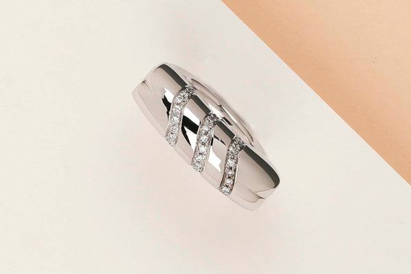 18 ct. White Gold Ring - Diamonds
