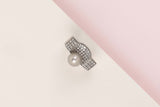 18 ct. White Gold Ring - Diamonds - Pearl - Size 58