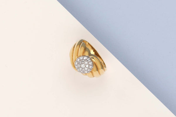 18 ct. Yellow Gold Ring - Diamonds
