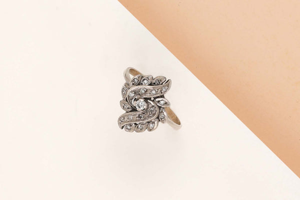 14 ct. White Gold Ring - Diamonds