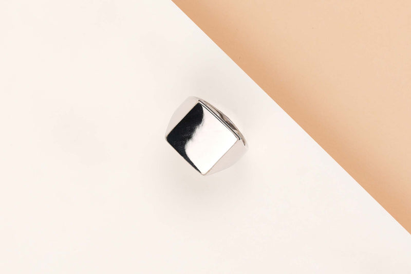 18 ct. White Gold Ring