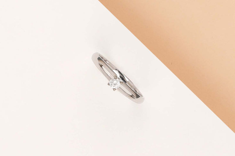 18 ct. White Gold Ring - Zirconia - Size 53