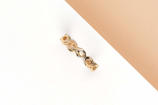 18ct. Yellow Gold Ring - Size 54