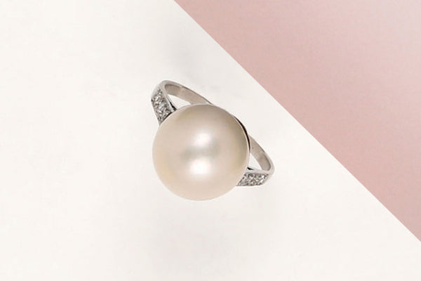 18 ct. White Gold Ring - Pearls - Zirconia - Size 53