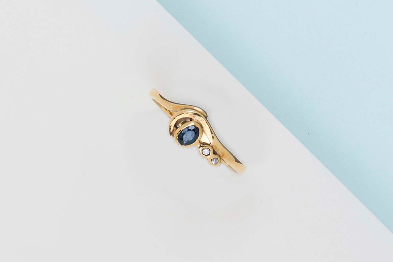 18ct. Yellow Gold Ring With Sapphire and Diamonds - Size 58