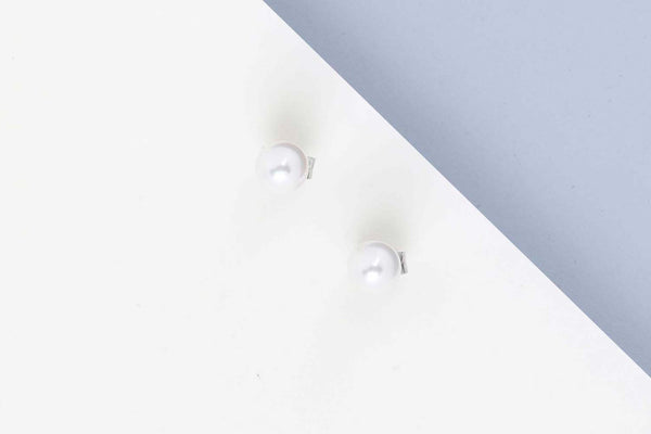 18ct. White Gold Earstuds - Akoya Pearl