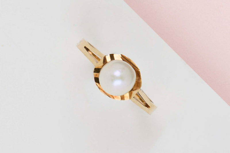 18 ct. Yellow Gold Ring - Pearl