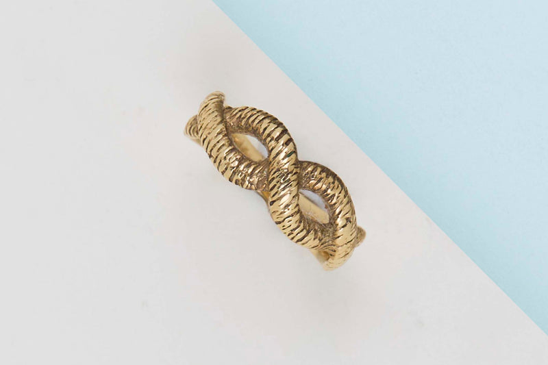 18 ct. Yellow Gold Ring - Size 49