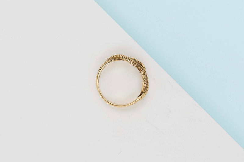 18 ct. Yellow Gold Ring - Size 49