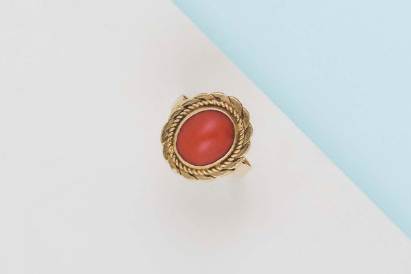 18 CT. Yellow Gold Ring - Blood Coral - Size 57