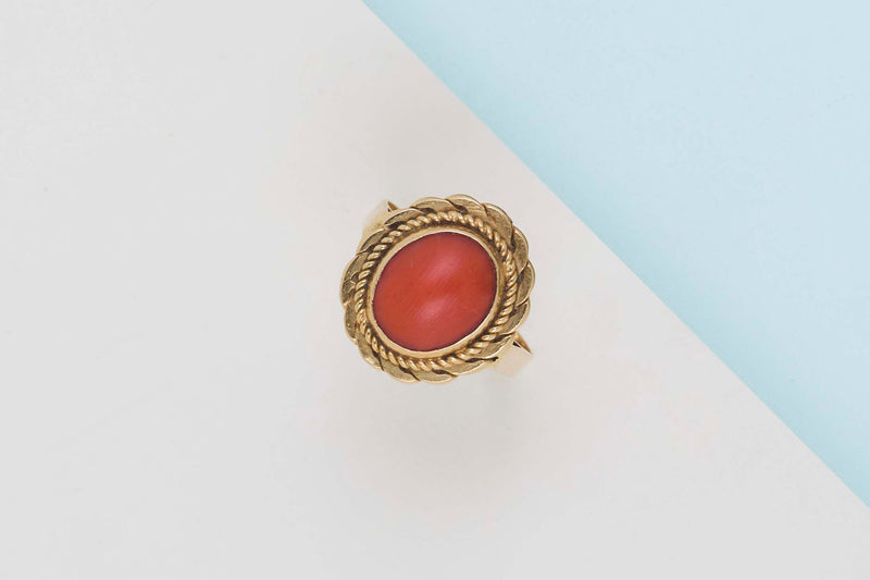 18 CT. Yellow Gold Ring - Blood Coral - Size 57