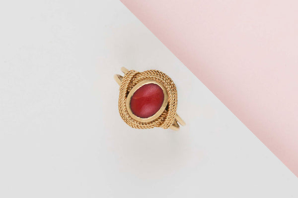 18 CT. Yellow Gold Ring - Blood Coral - Size 56