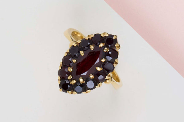 14 CT. Yellow Gold Ring - Garnet - Size 55