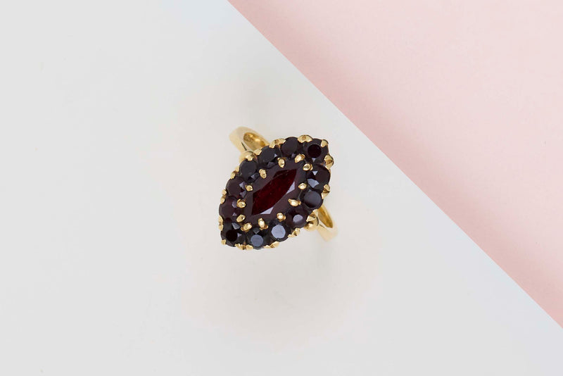 14 CT. Yellow Gold Ring - Garnet - Size 55