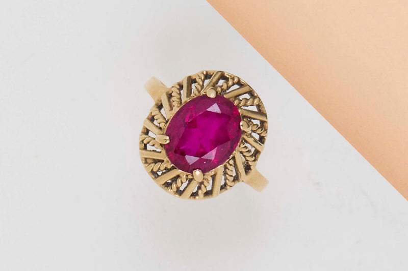 18 CT. Yellow Gold Ring - Ruby - Size 50