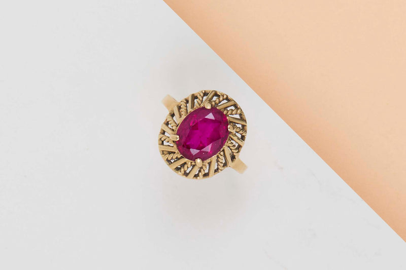 18 CT. Yellow Gold Ring - Ruby - Size 50
