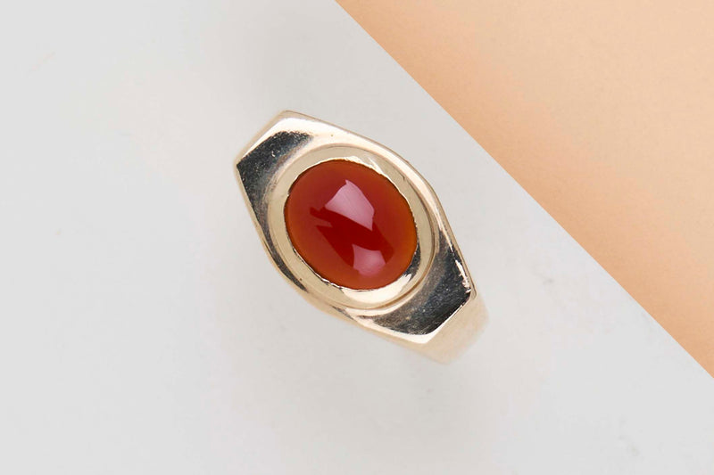 18 CT. Yellow Gold Ring - Carnelian - Size 52