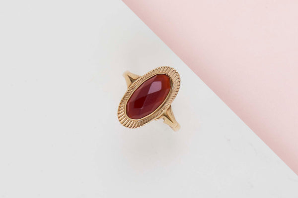 14 CT. Yellow Gold Ring - Carnelian - Size 55