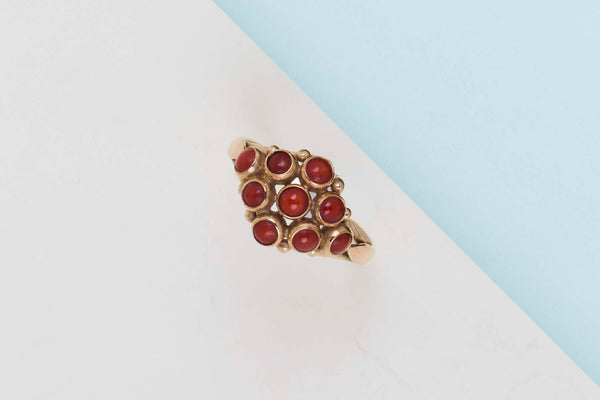 14 CT. Yellow Gold Ring - Blood Coral - Size 56