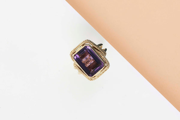 18 ct. Yellow Gold Ring - Amethyst - Size 55