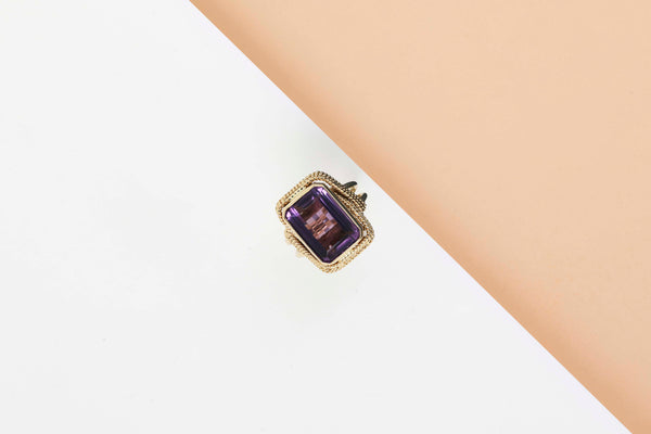 18 ct. Yellow Gold Ring - Amethyst - Size 55