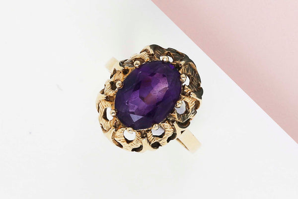 18 ct. Yellow Gold Ring - Amethyst - Size 58