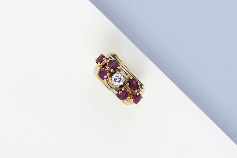 18 ct. Yellow Gold Ring - Garnet - Diamond - Size 53