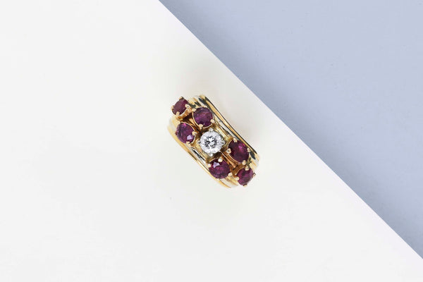 18 ct. Yellow Gold Ring - Garnet - Diamond - Size 53