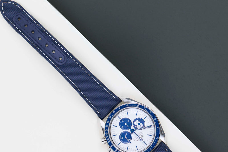 Speedmaster Professional Moonwatch Anniversary Series 'Silver Snoopy Award'