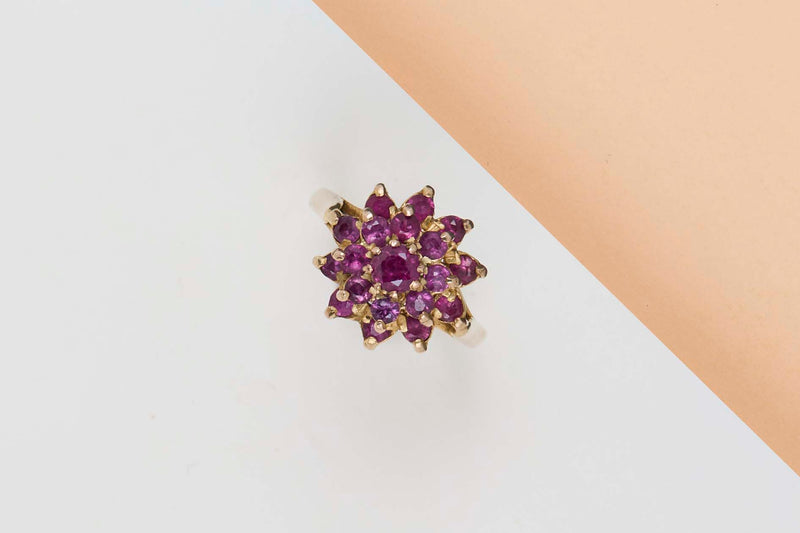 9 ct. Yellow Gold Ring - Ruby - Size 52