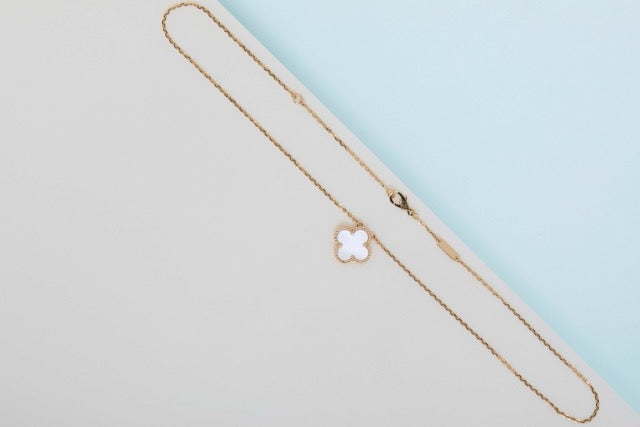 Vintage Alhambra Necklace - Yellow Gold - Mother Of Pearl - 42 CM - B&P