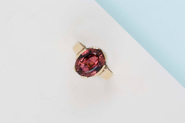 14 CT. Yellow Gold - Synthetic Sapphire - Size 61