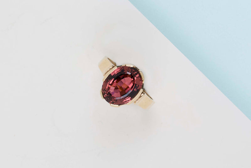 14 CT. Yellow Gold - Synthetic Sapphire - Size 61