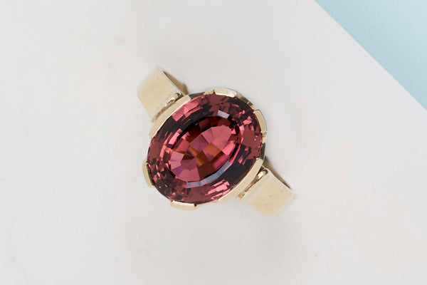 14 CT. Yellow Gold - Synthetic Sapphire - Size 61