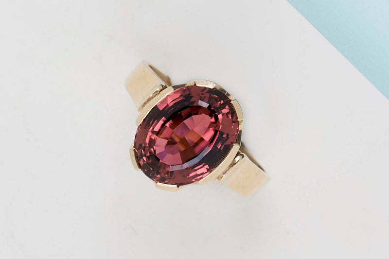 14 CT. Yellow Gold - Synthetic Sapphire - Size 61