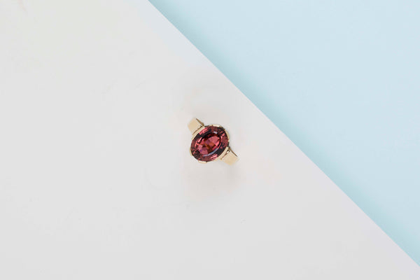 14 CT. Yellow Gold - Synthetic Sapphire - Size 61