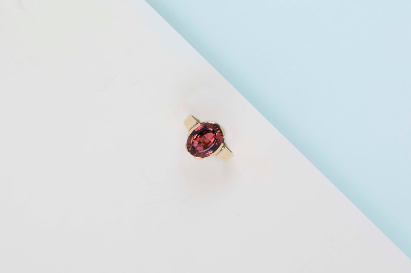 14 CT. Yellow Gold - Synthetic Sapphire - Size 61