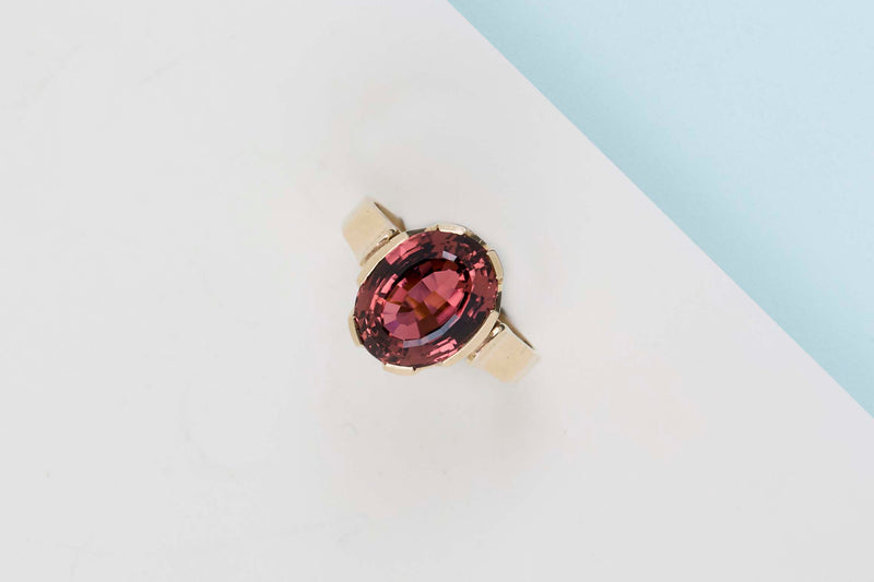 14 CT. Yellow Gold - Synthetic Sapphire - Size 61