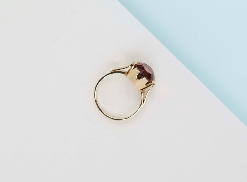 14 CT. Yellow Gold - Synthetic Sapphire - Size 61