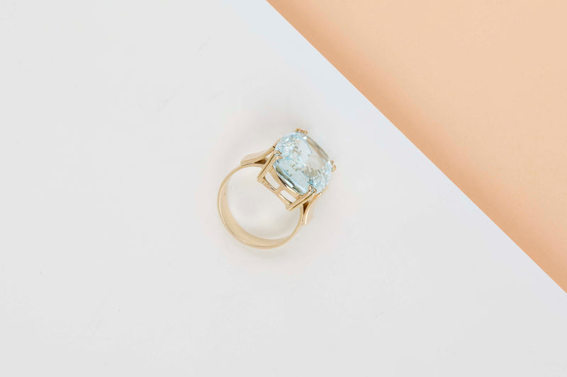 14 ct. Yellow Gold - Blue Topaz - Size 54