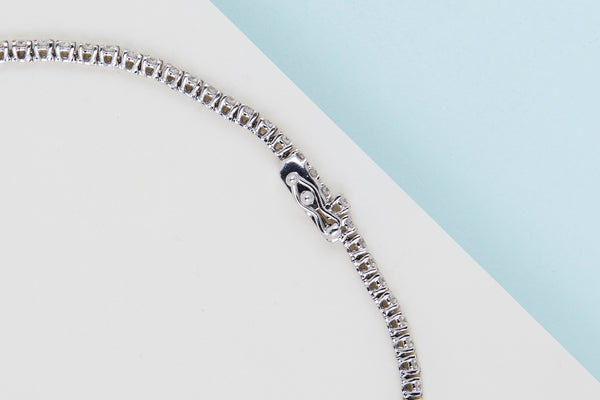 18ct. White Gold Tennis Bracelet - Diamonds - 19CM