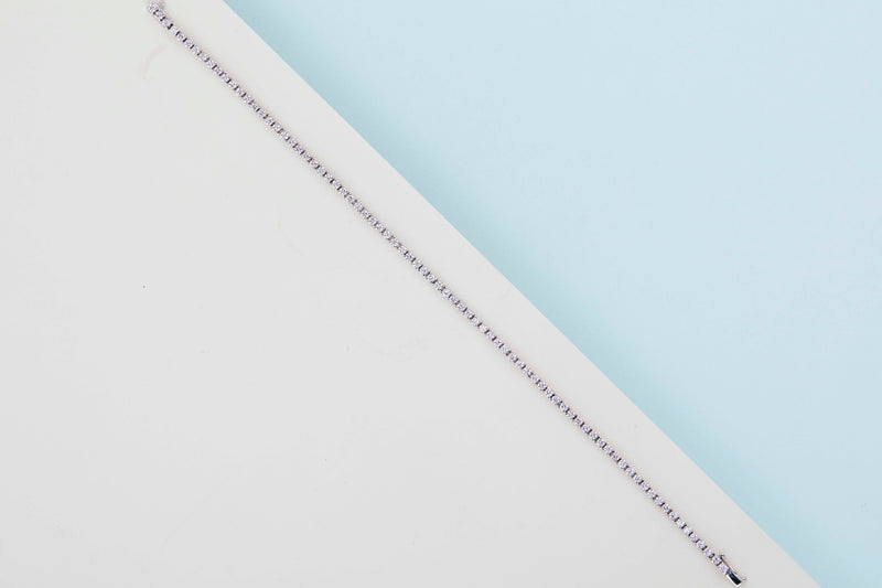18ct. White Gold Tennis Bracelet - Diamonds - 19CM