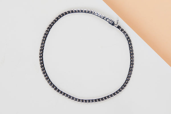 18ct. White Gold Tennis Bracelet - Diamonds - 19CM