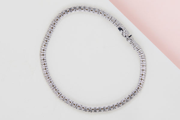 18ct. White Gold Tennis Bracelet - Diamonds - 19CM