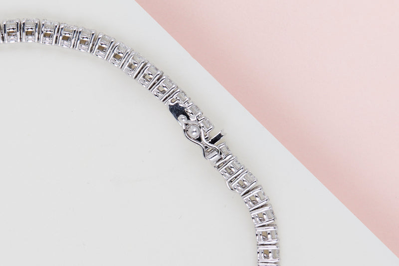 18ct. White Gold Tennis Bracelet - Diamonds - 19CM